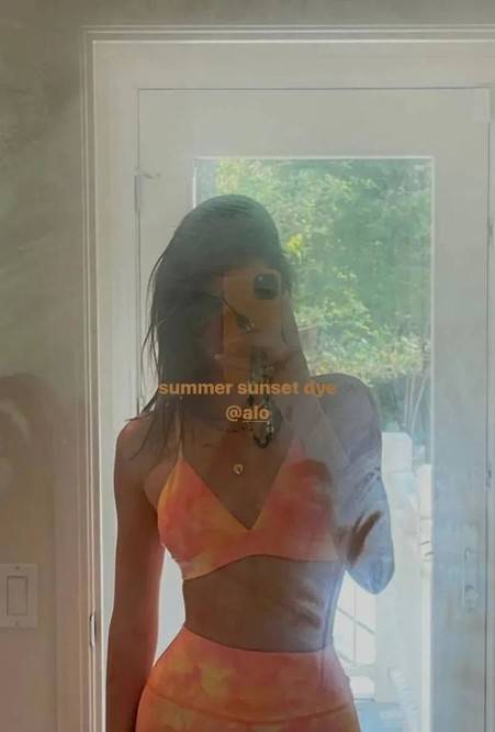 詹娜对布克的最早回应，爱情与篮球交织的旋律
