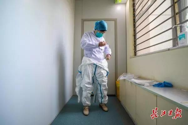 学校疫情首发消息，早期预警与应对行动