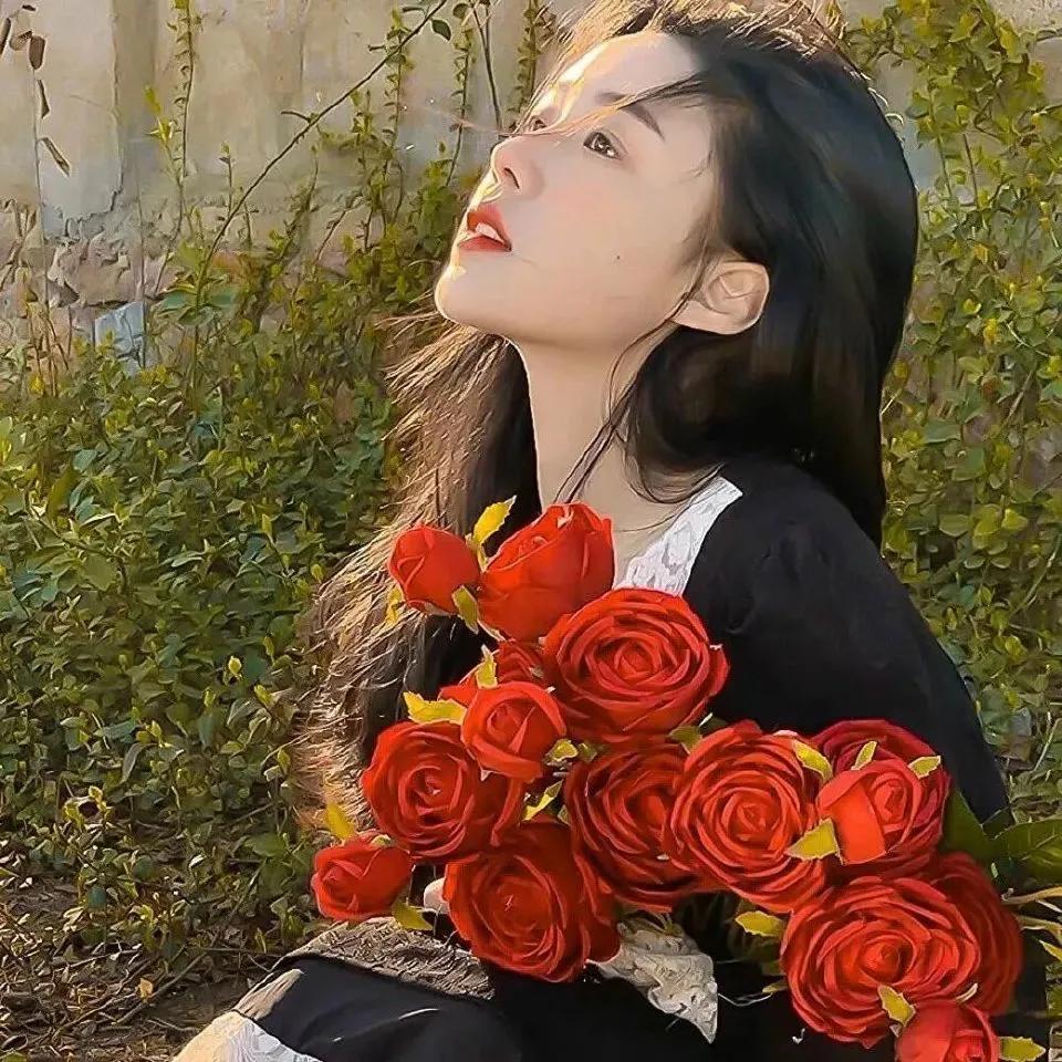 手捧花，历史与文化的交织之美