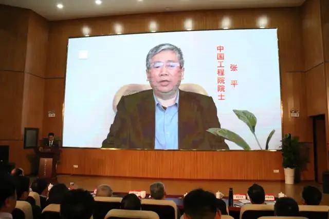 汉中东辰学校首位校长，教育家的卓越历程与成就