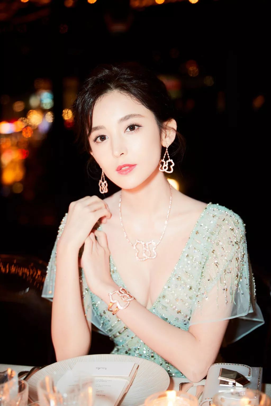 古力娜扎红毯首秀，星途璀璨起点