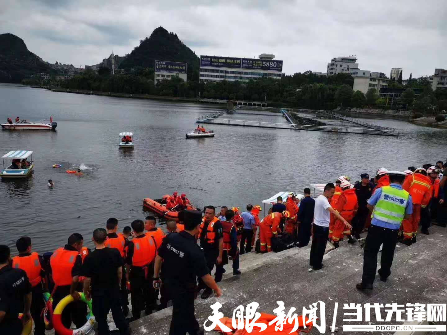 安顺公交车落水事件，早期报道揭示的背后故事