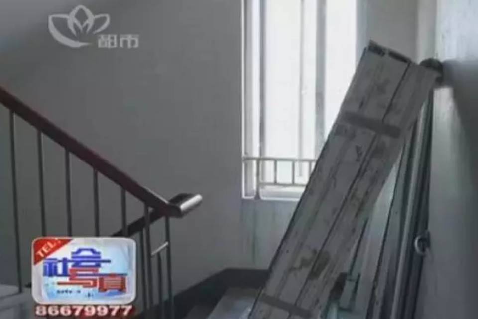 江苏常州小女孩坠楼事件，谁是第一知情者？